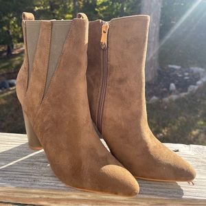 Cape Robbin “Kylie” Faux Suede Boots Size 8.5